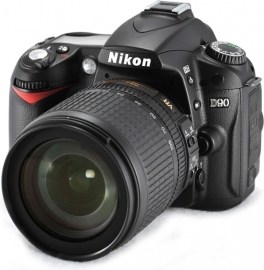 Nikon D7000 + 18-105 AF-S DX VR