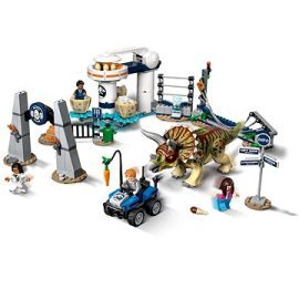 Lego Jurassic World 75937 Triceratopsove besnenie