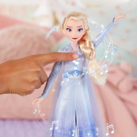 Hasbro Frozen 2: Spievajúca Elsa